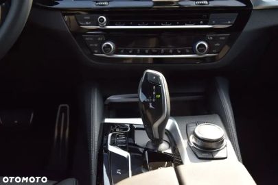 Car image 32