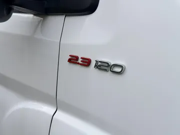 Car image 30