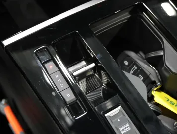 Car image 33