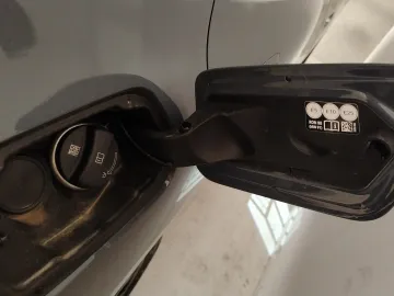 Car image 27