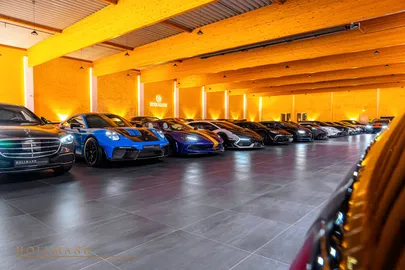 Car image 29