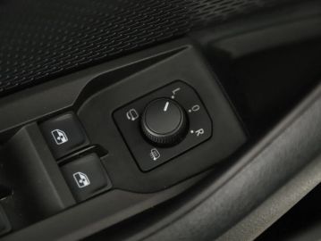 Car image 37