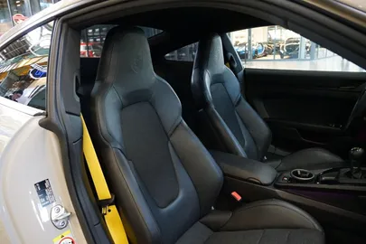 Car image 17