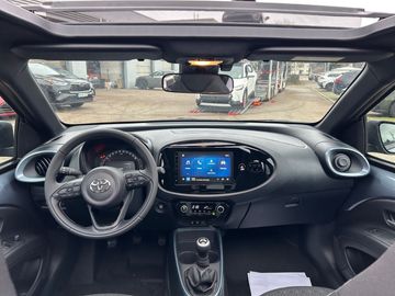 Car image 14