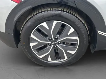 Car image 38