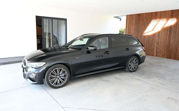 BMW 330 Touring e M 215 kW image number 1