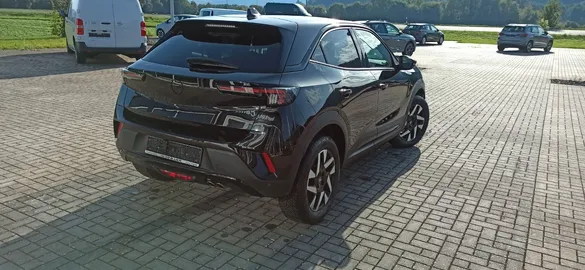Car image 5