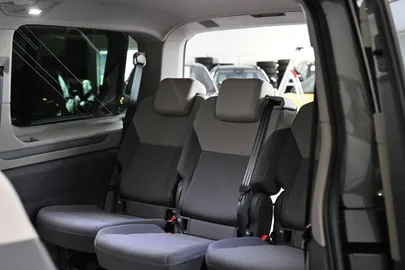 Car image 30