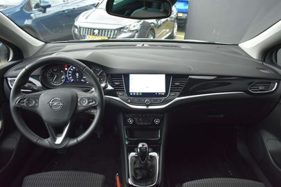 Car image 11