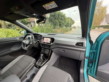 Car image 30