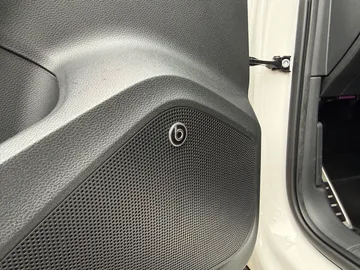 Car image 35