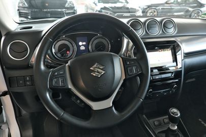 Car image 14