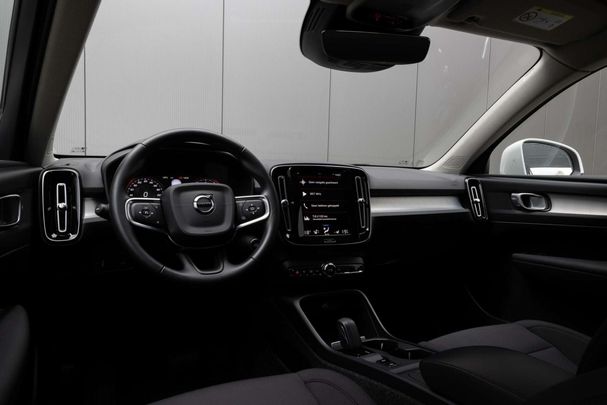 Volvo XC40 B4 Momentum 145 kW image number 9