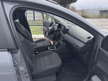 Car image 29