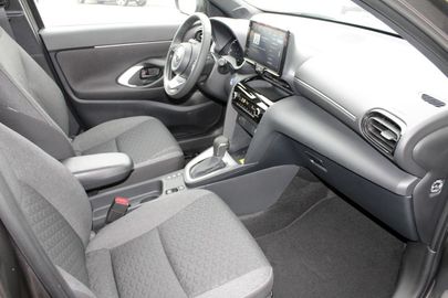 Car image 9