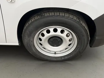 Car image 33