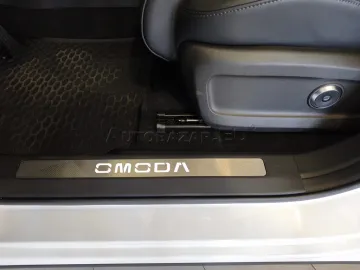 Car image 26