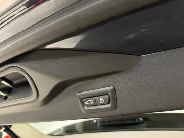 Car image 34