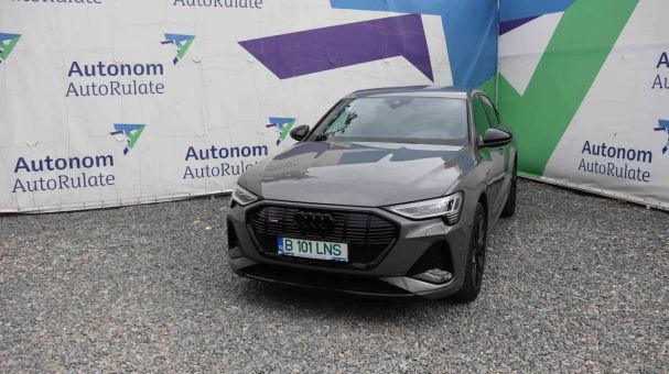 Audi e-tron 60 300 kW image number 2