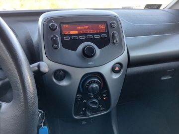 Car image 14