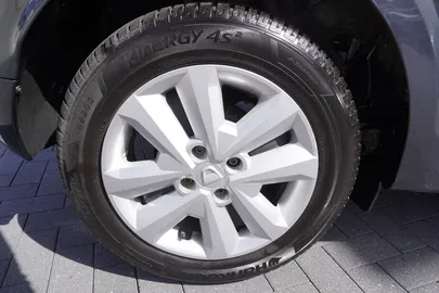 Car image 30