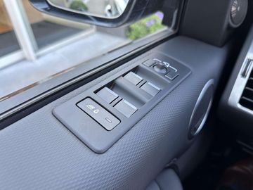 Car image 37