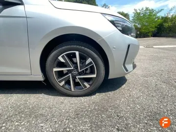 Car image 25