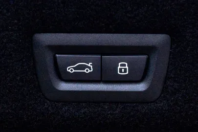 Car image 32
