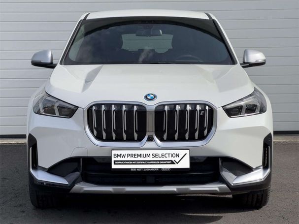 BMW iX1 xDrive30 200 kW image number 3