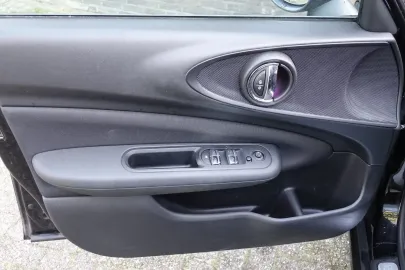 Car image 33