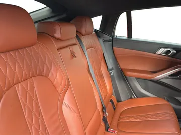 Car image 37
