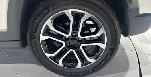 Car image 32