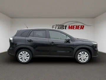 Car image 4