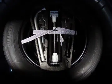 Car image 36