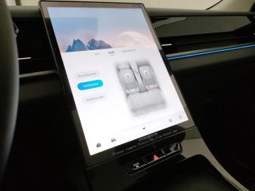 Car image 25