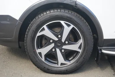 Car image 27