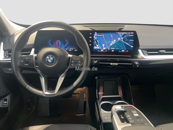 BMW iX1 xDrive30 xLine 230 kW image number 13