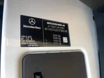 Car image 33