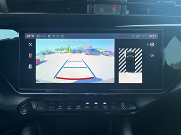 Car image 26
