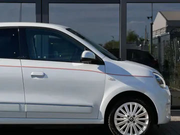 Car image 28