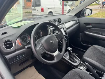 Car image 16