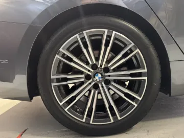 Car image 37