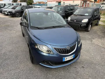 Car image 3