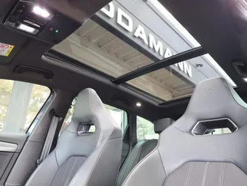 Car image 32