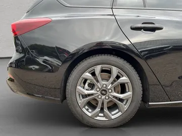 Car image 28