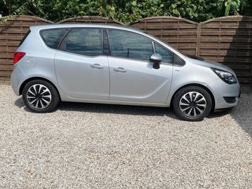Car image 3