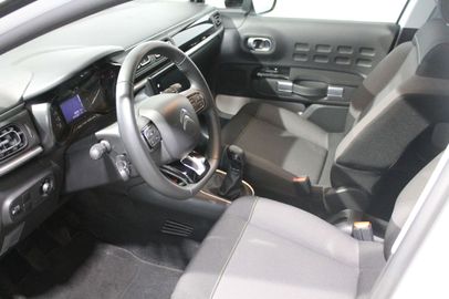 Car image 17