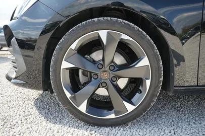 Car image 30