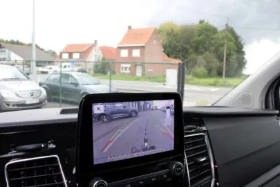 Car image 15