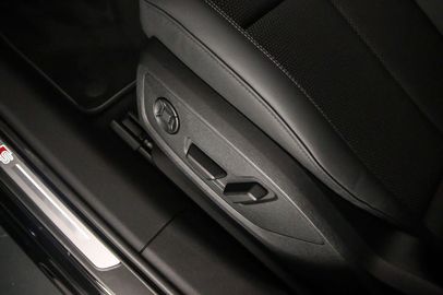 Car image 37